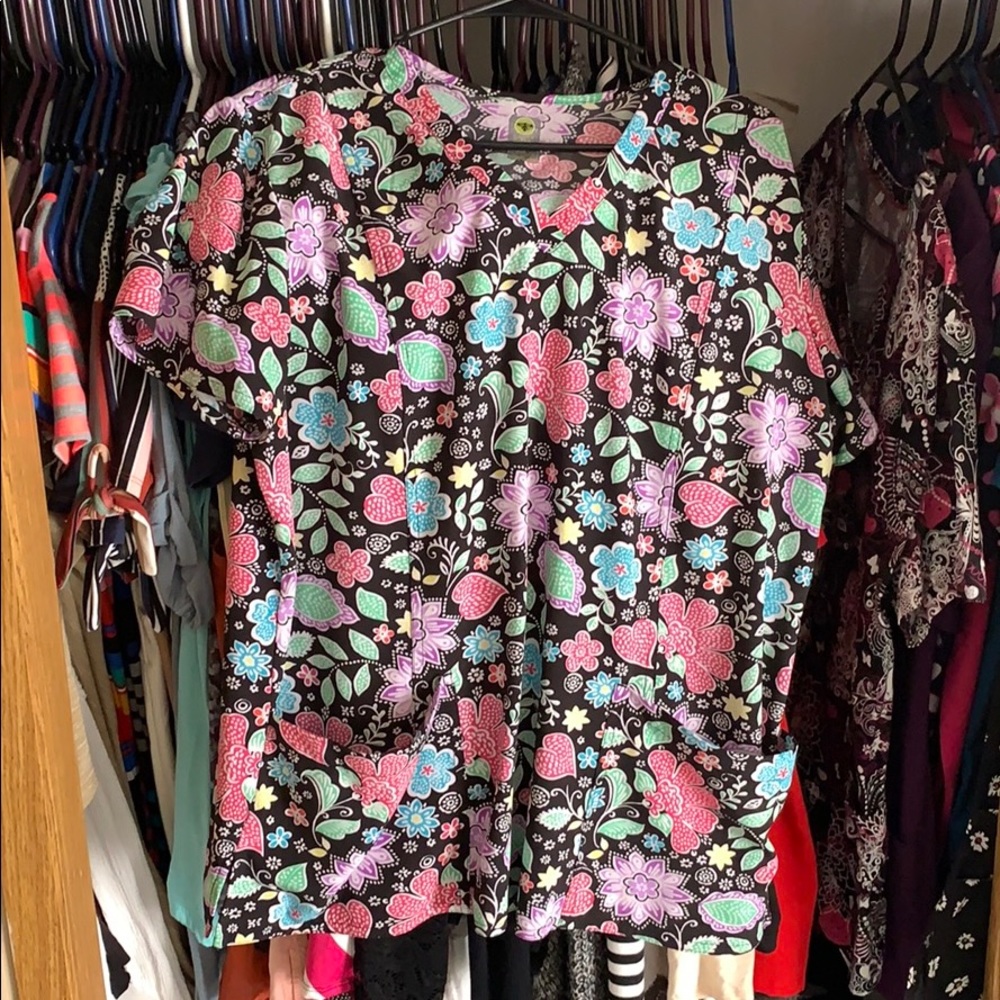 Scrub top